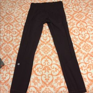 Lululemon fresh tracks black cherry leggings Sz 4